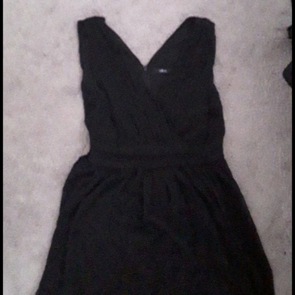 Crossover Front Sleeveless Black Dress - Picture 6 of 6